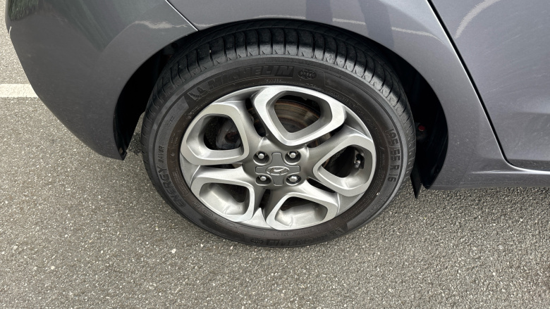 Hyundai i20 1.2 MPi Play 5dr Petrol Hatchback